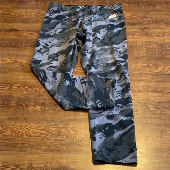 Nike Pants - Nike Camo Just Do It Capris Size Medium